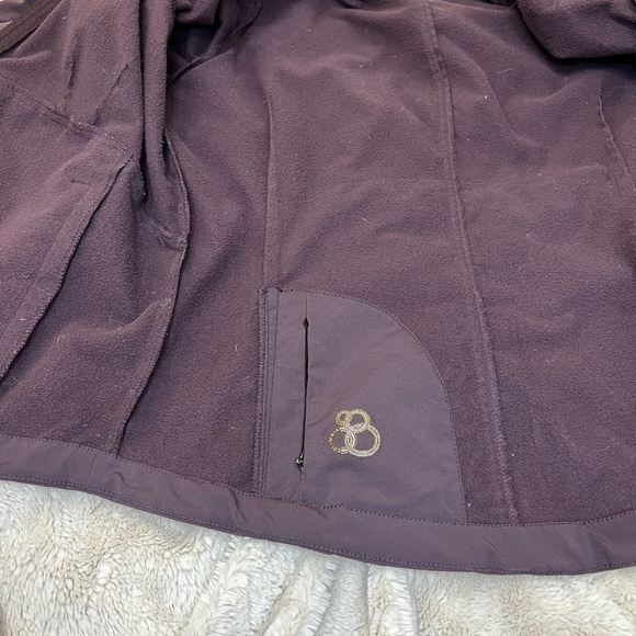 COLUMBIA Women’s XCQ Waist Length Fitted Burgundy Lightweight Jacket- Size Small - Picture 11 of 12